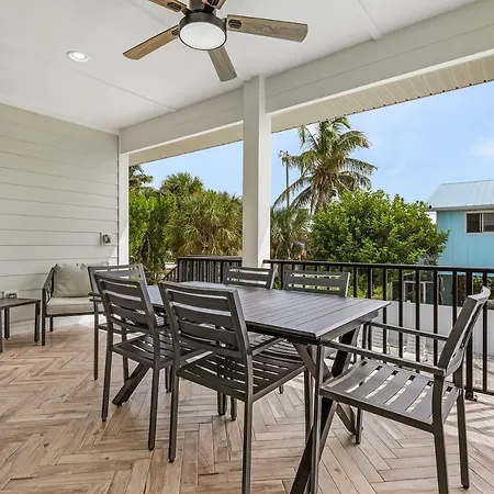 Beachcomber Life - 100 Gulf Beach Rd Home